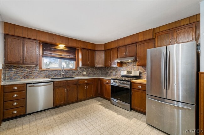 Building Photo - 133 Halstead Ave