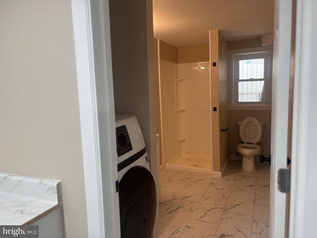 Building Photo - 14 West Ave