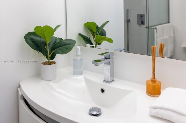 Building Photo - 19901 E Country Club Dr