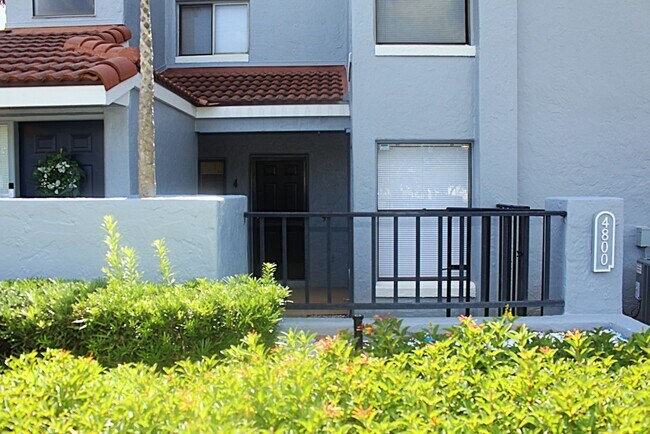 Building Photo - Lovely Condo for rent  ( New Lower Price)