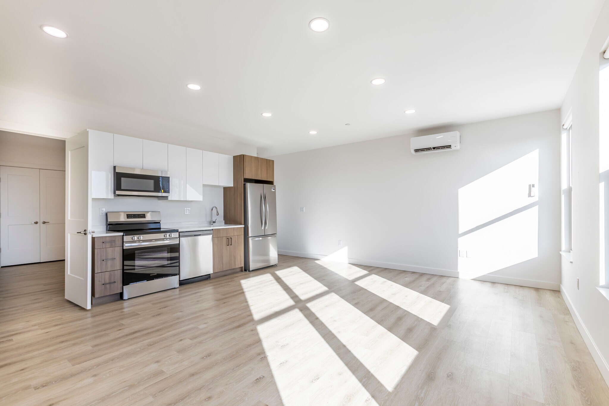 Building Photo - 319 Broadway