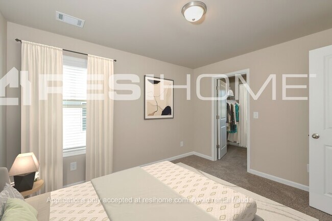 Building Photo - 372 Phaeton Ln