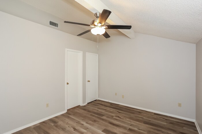 Building Photo - 722 Nightingale Cir