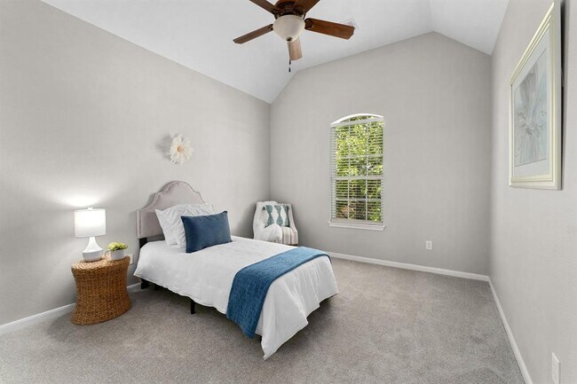 Building Photo - 6611 Yaupon Dr