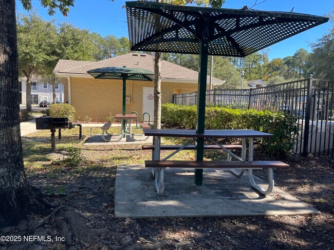 Building Photo - 6057 Maggies Cir