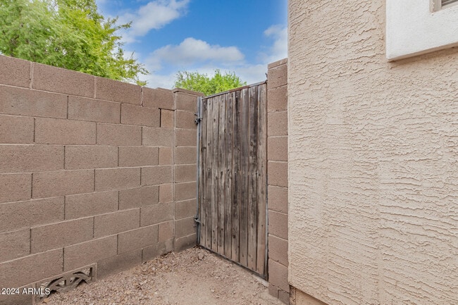 Building Photo - 1371 S Boulder St