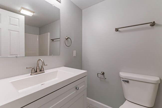 Building Photo - Completely renvovated 2 bedroom/2 bathroom...