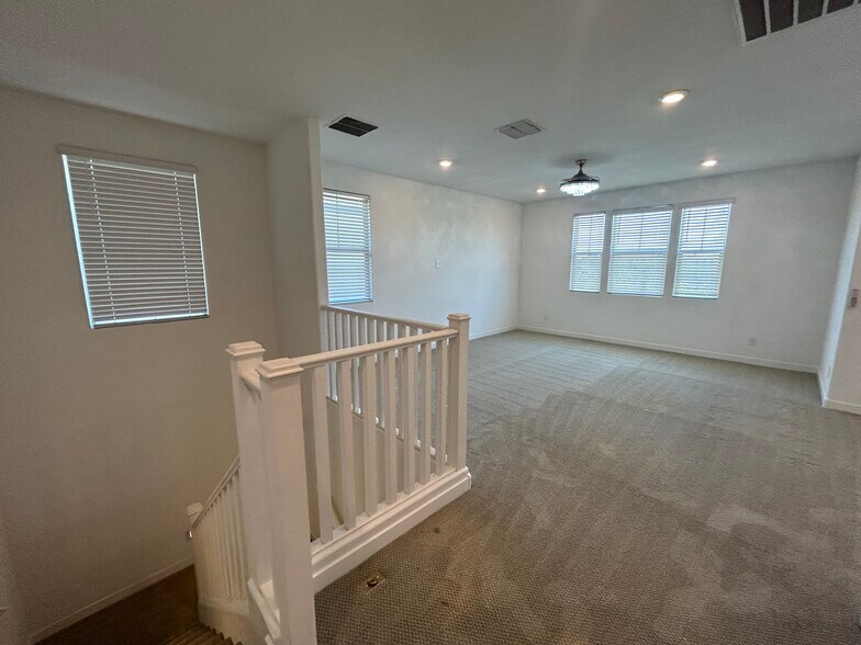Building Photo - 1146 E Weatherby Way