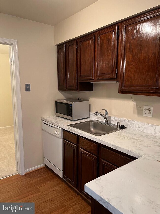 Building Photo - 6015 Bitternut Dr