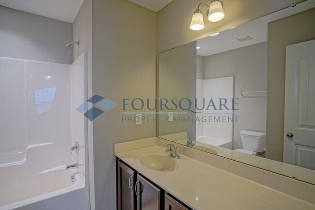 Building Photo - Spacious 3-Bed, 2.5-Bath Townhome with Washer/ Dryer Included – Located in Carlton Park Community