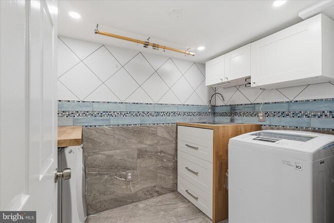 Building Photo - 7211 Squirrel Run Ct