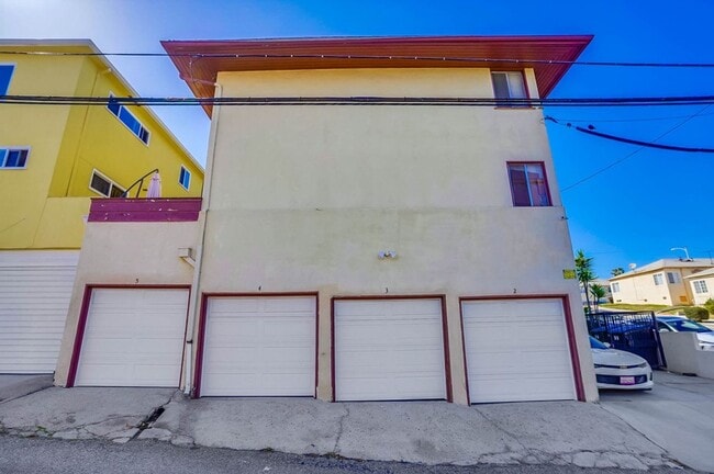 Building Photo - 4462 1/2 W 59th St-