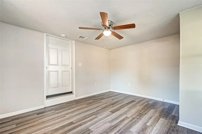 Building Photo - Bluebonnet