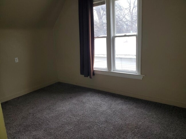 Building Photo - 112 14th St N