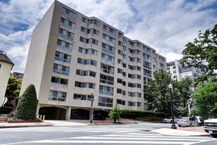 Building Photo - 922 24th St NW