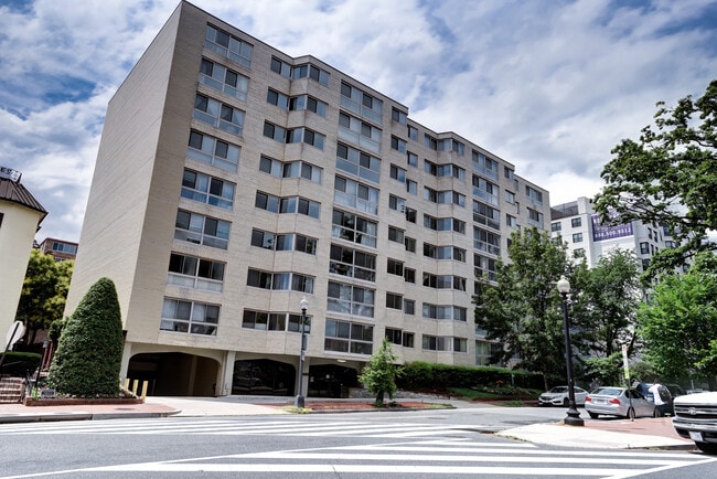 Building Photo - 922 24th St NW
