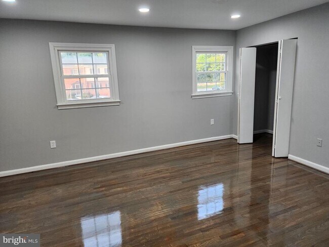 Building Photo - 14477 Village Dr