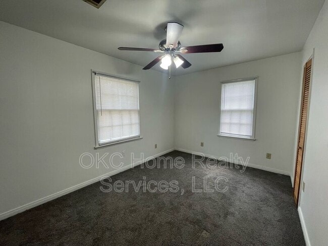 Building Photo - 552 E Grumman Dr