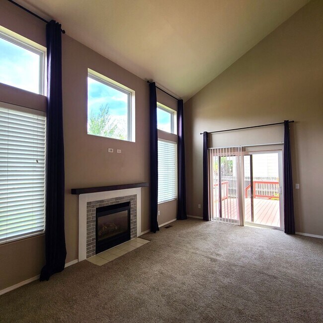 Building Photo - Beautiful home in Briargate Fairfax - D20 - ready to move in NOW!