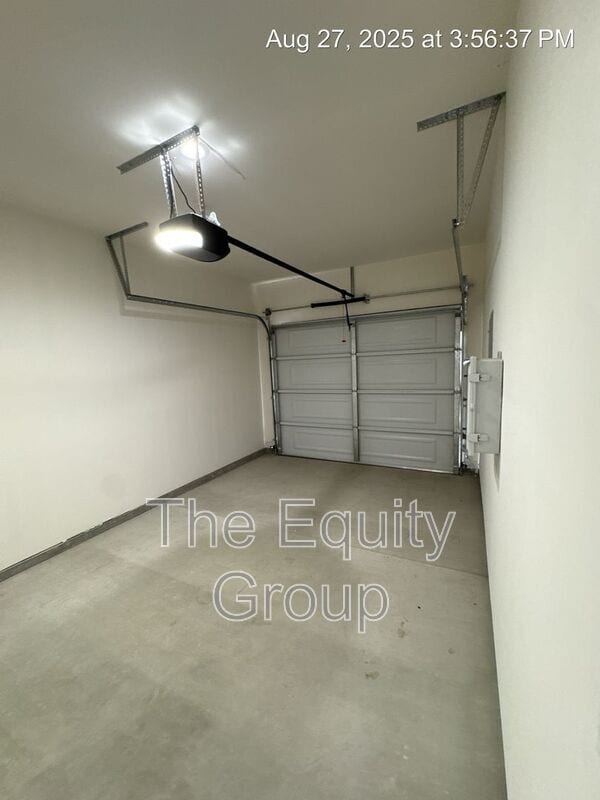 Building Photo - 4116 E Kaweah Ave