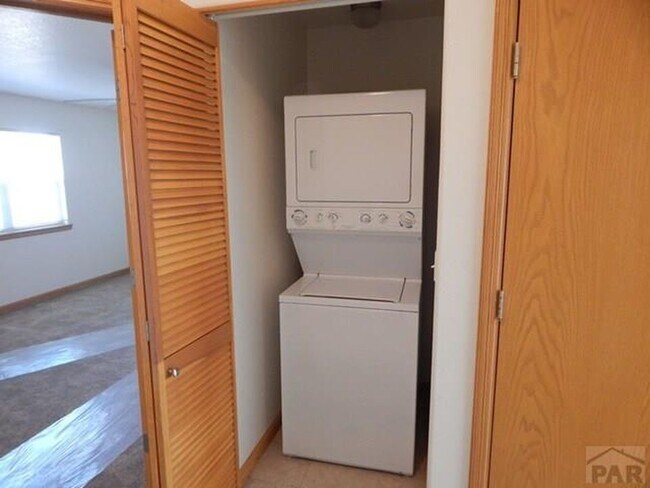 Building Photo - Mesa Vista Community 2BD/2.5BA Townhouse w...