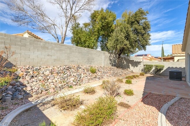 Building Photo - 3385 Wayward Ct