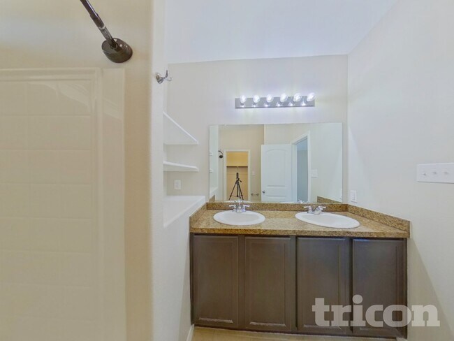 Building Photo - 1104 Autumnwood Dr