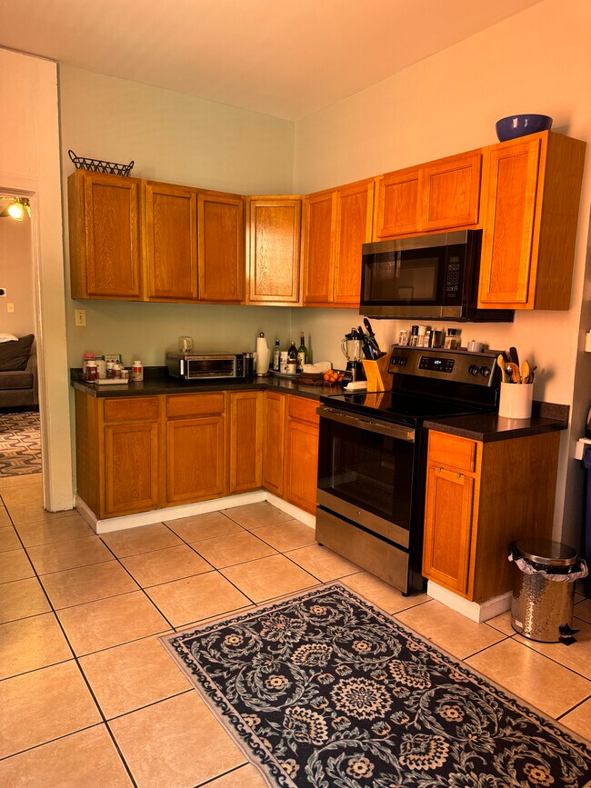 Building Photo - 309 S Alexander St