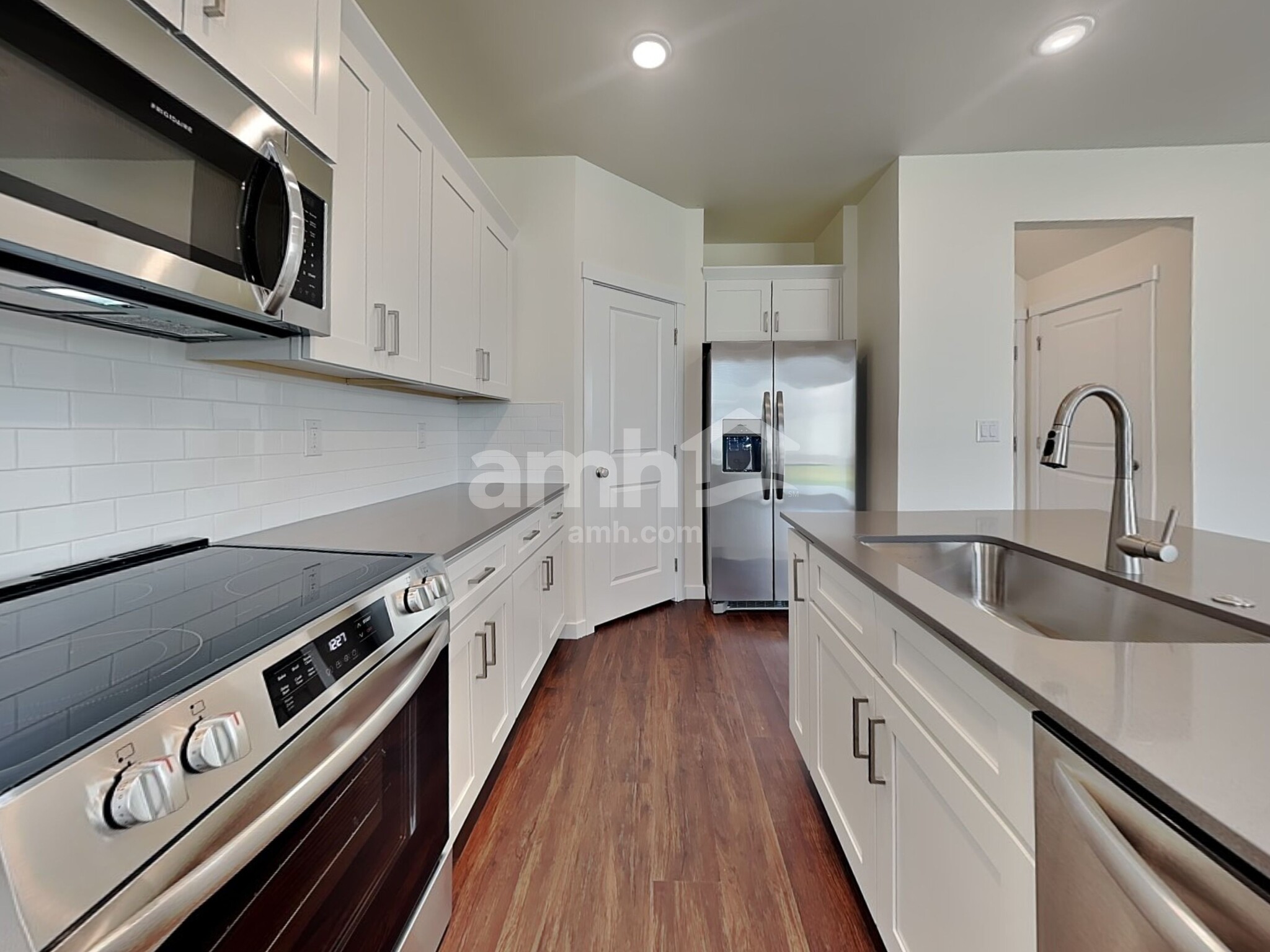 Building Photo - 1528 N Garnet Creek Ave