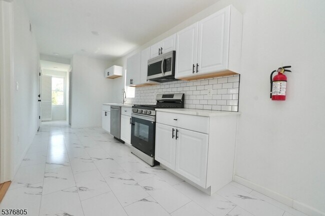 Building Photo - 264 Greylock Pkwy