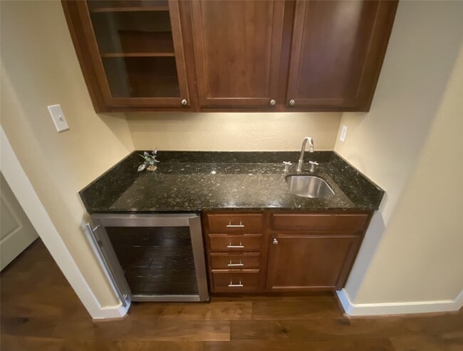 Building Photo - 6057 Yale St