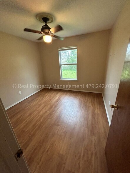 Building Photo - 1908 Cherrybark Dr