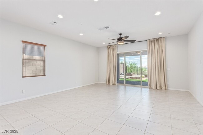 Building Photo - 298 Nine Mile Creek Dr