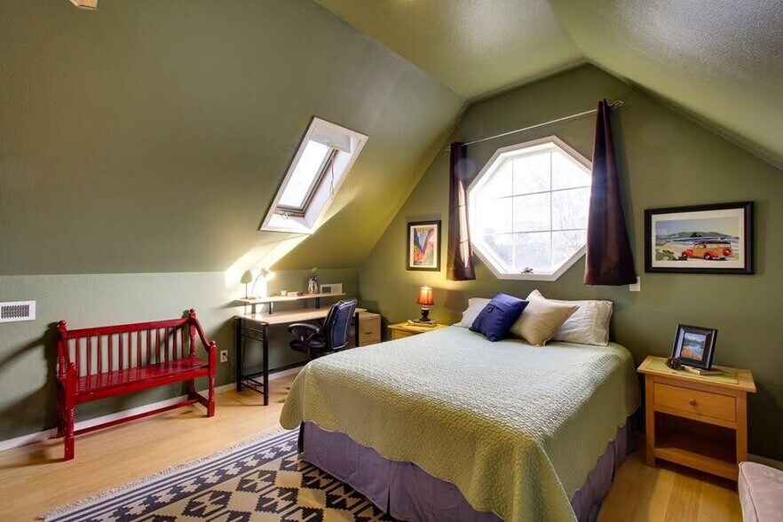 Building Photo - 1128 Hobson St