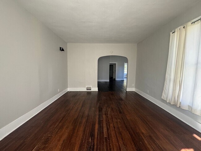 Building Photo - 302-304 Lenox Ave