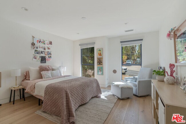 Building Photo - 5265 Dahlia Dr