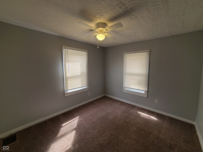 Building Photo - 143 W 35th St