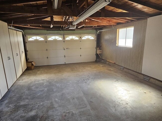 Building Photo - 3411 Crestmoor Dr