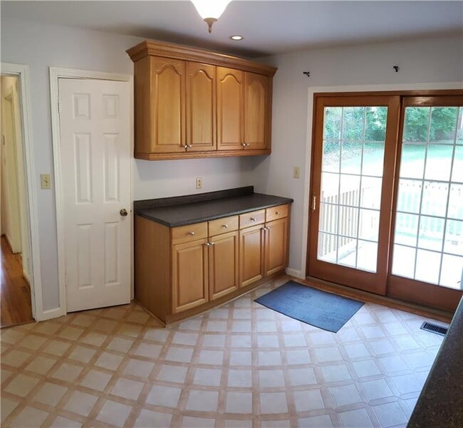 Building Photo - 3662 Rock Springs Dr