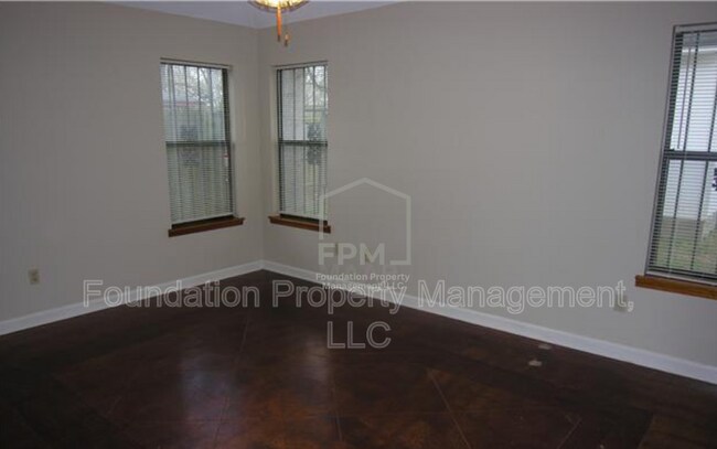 Building Photo - 3774 University St