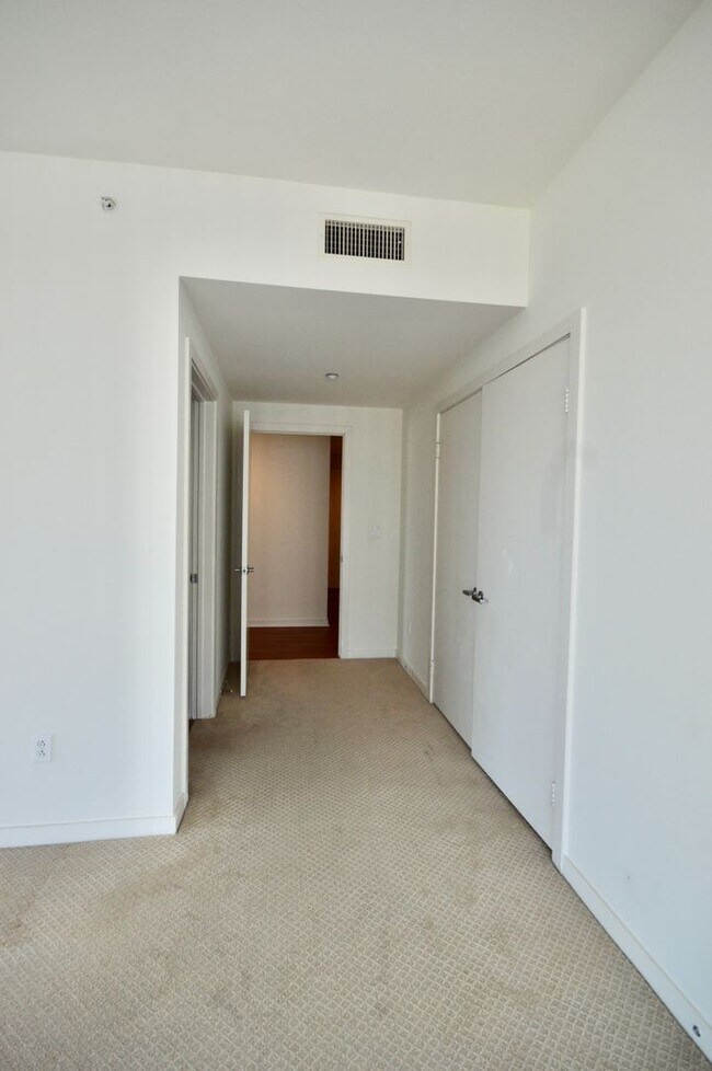 Building Photo - Beautiful 2 Bedroom Apartment in Long Beac...