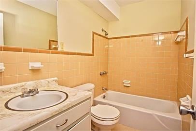 Building Photo - 240 Harmon Ave