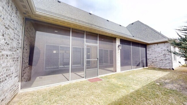 Building Photo - 2405 Vineyard Dr