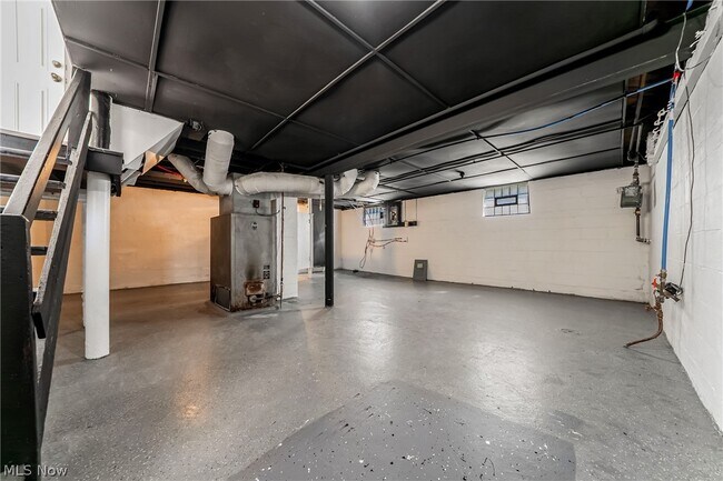 Building Photo - 3995 E 154th St