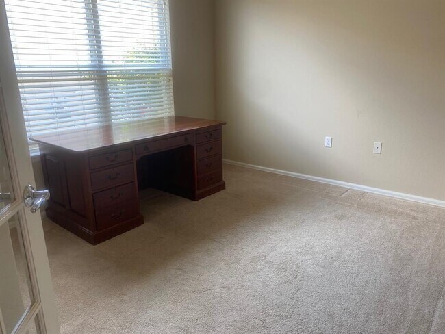 Building Photo - 721 Independence Creek Ln