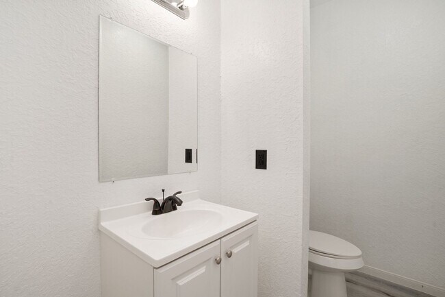 Building Photo - Spacious 3BR House in San Antonio Close to...