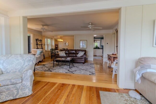 Building Photo - Fully-Furnished Retreat in the Heart of Su...