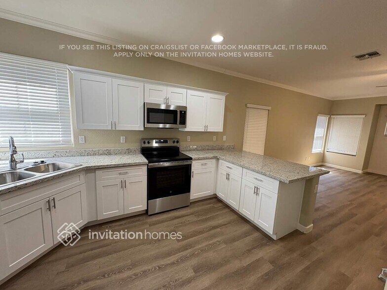 Building Photo - 8862 W Hilton Ave