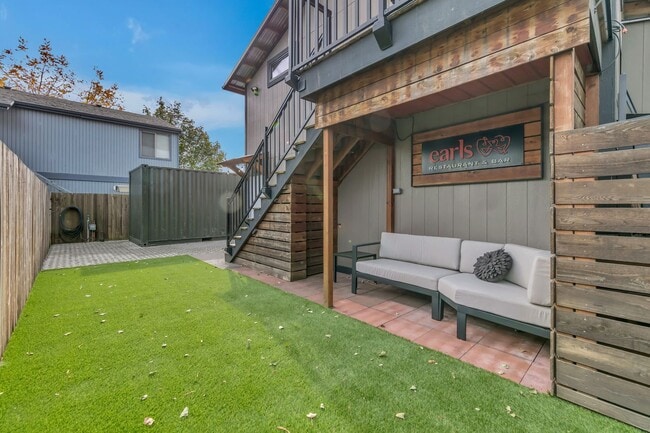 Building Photo - Private ADU available in Burien (garages n...