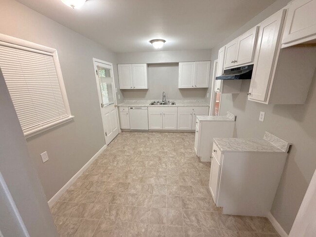 Building Photo - 1711 Myrna Ln